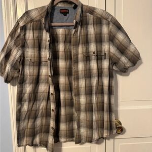 Men’s Casual Plaid lightweight button up shirt. Comfy casual dress up or down. L